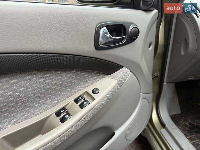 Хэтчбек Chevrolet Lacetti 2004 в Киеве фото 12 Хэтчбек Chevrolet Lacetti 2004 в Киеве