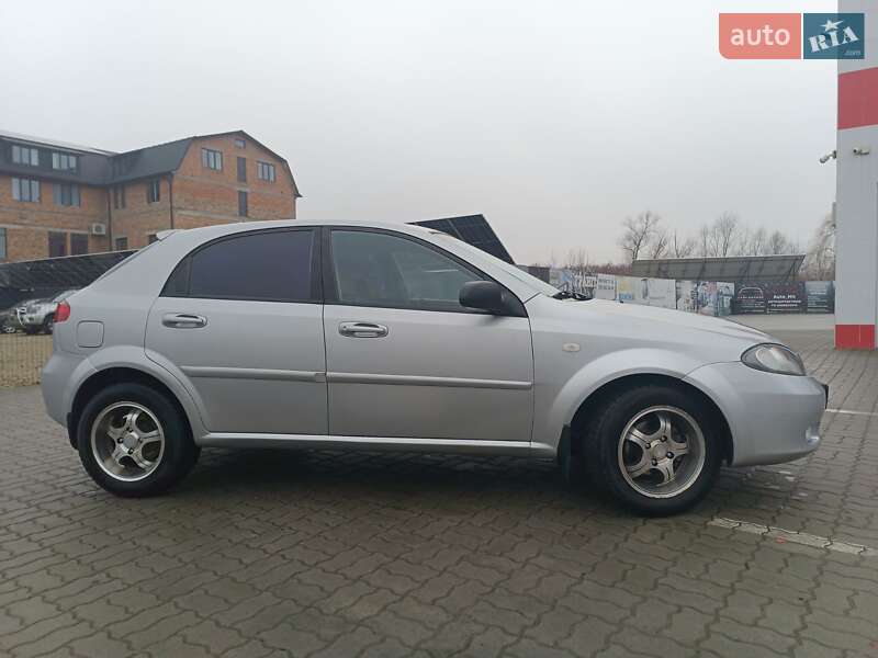 Хэтчбек Chevrolet Lacetti 2008 в Калуше