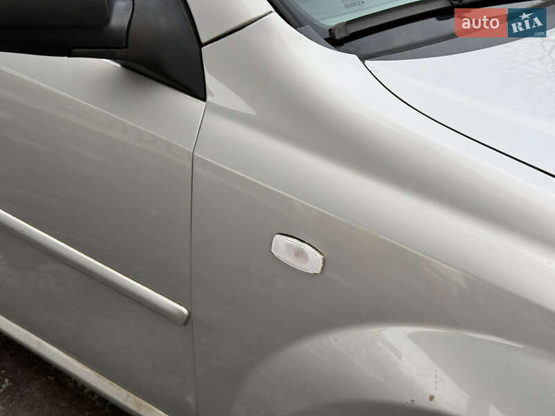 Хетчбек Chevrolet Lacetti 2004 в Дніпрі