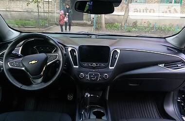 Седан Chevrolet Malibu 2015 в Кривом Роге