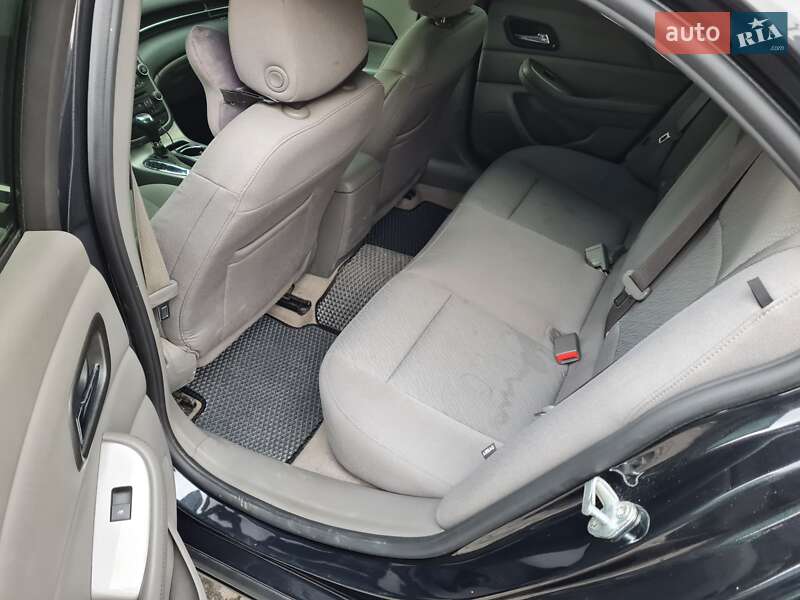 Седан Chevrolet Malibu 2014 в Ужгороді