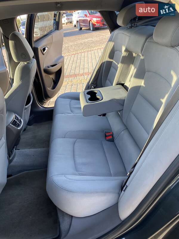 Седан Chevrolet Malibu 2015 в Киеве