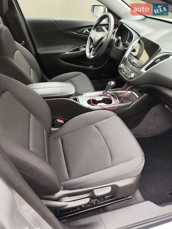 Седан Chevrolet Malibu 2016 в Вышгороде