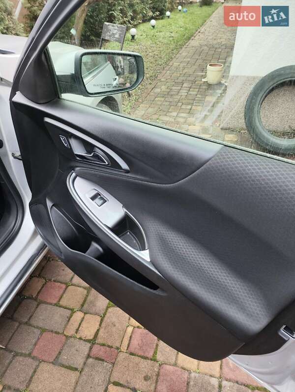 Седан Chevrolet Malibu 2016 в Вышгороде