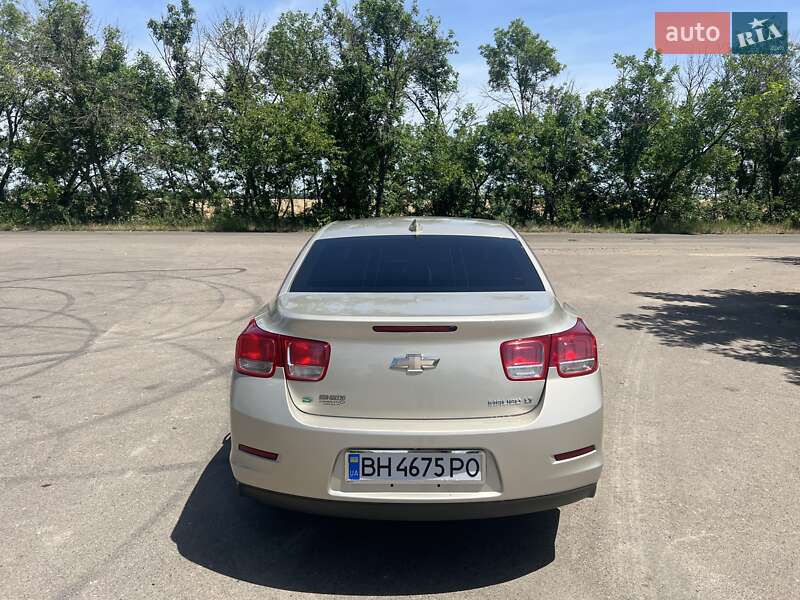 Седан Chevrolet Malibu 2015 в Овідіополі