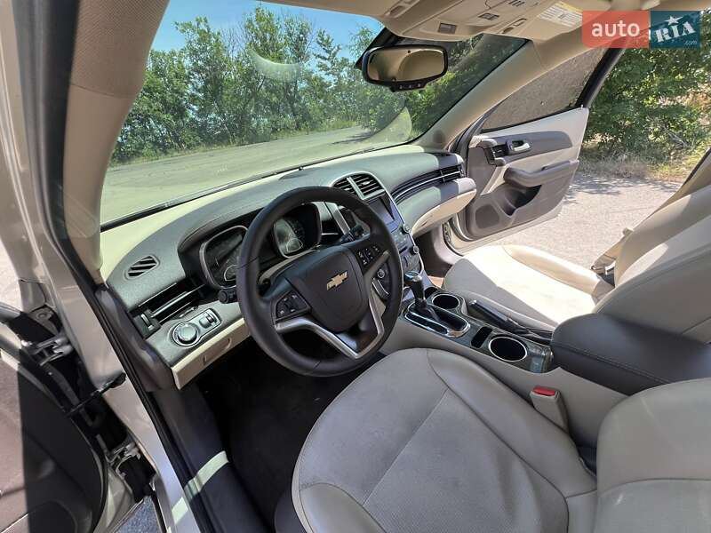 Седан Chevrolet Malibu 2015 в Овідіополі