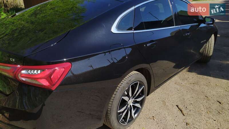 Седан Chevrolet Malibu 2022 в Львові