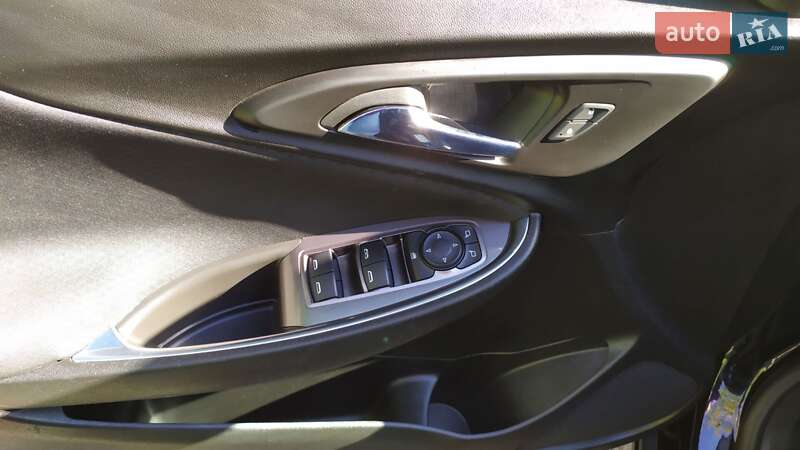 Седан Chevrolet Malibu 2022 в Львові