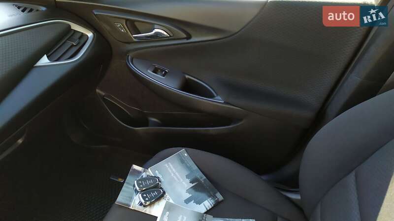 Седан Chevrolet Malibu 2022 в Львові