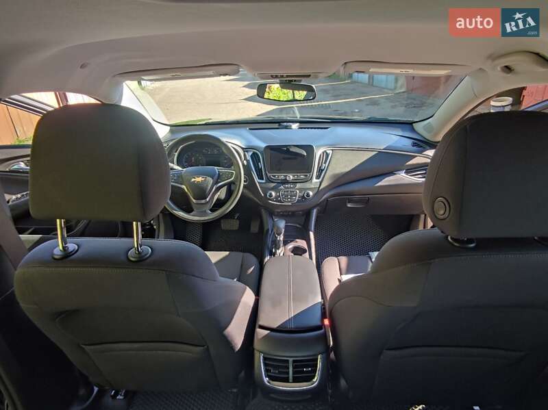 Седан Chevrolet Malibu 2022 в Львові