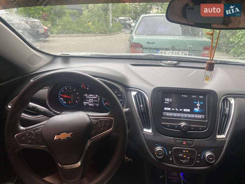 Седан Chevrolet Malibu 2017 в Киеве