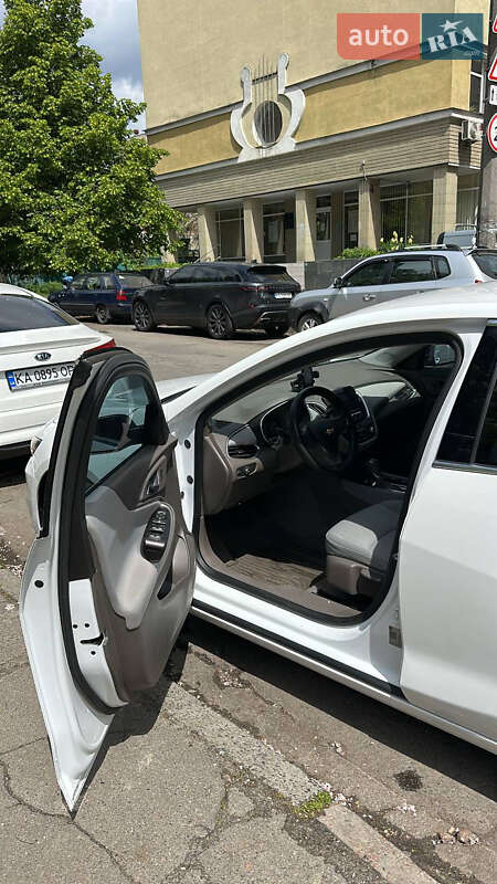 Седан Chevrolet Malibu 2017 в Киеве