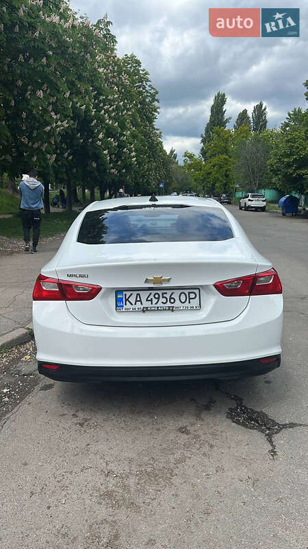 Седан Chevrolet Malibu 2017 в Киеве