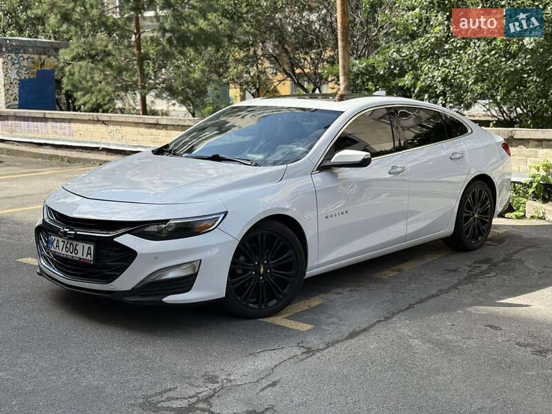 Седан Chevrolet Malibu 2016 в Киеве