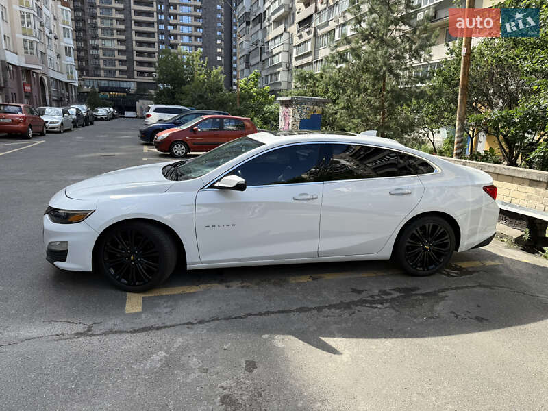 Седан Chevrolet Malibu 2016 в Киеве