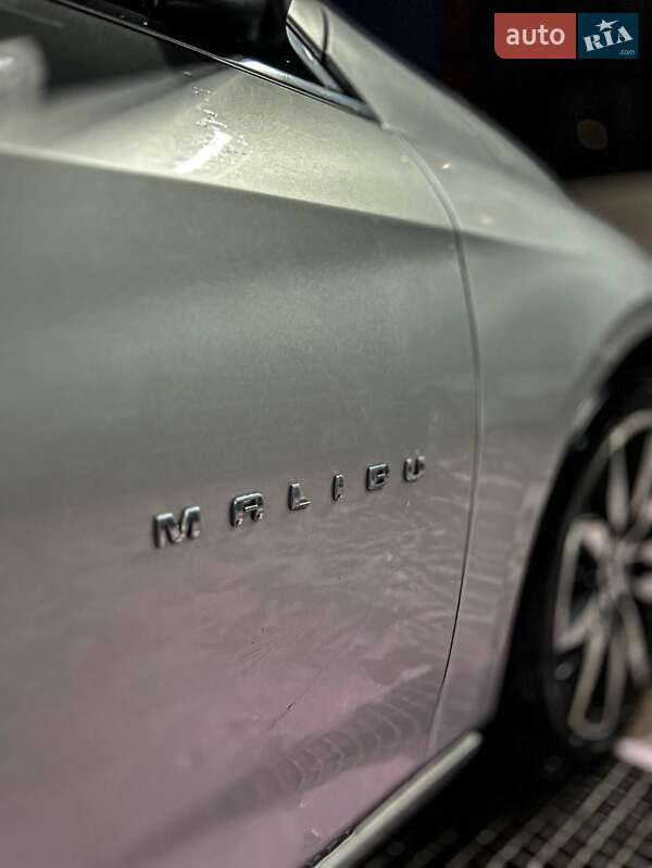 Седан Chevrolet Malibu 2017 в Львове