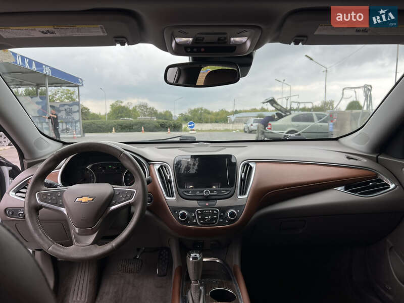 Седан Chevrolet Malibu 2017 в Луцке