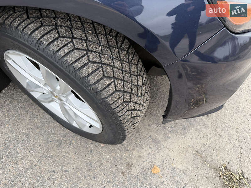 Седан Chevrolet Malibu 2016 в Харькове