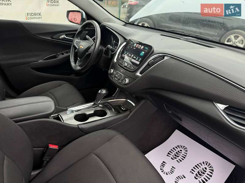 Седан Chevrolet Malibu 2017 в Луцке