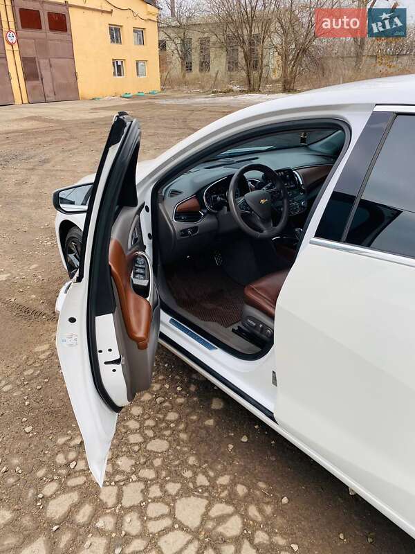 Седан Chevrolet Malibu 2016 в Роздільній