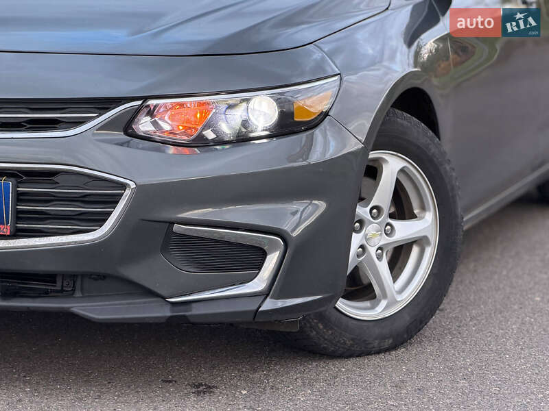 Седан Chevrolet Malibu 2017 в Кривом Роге