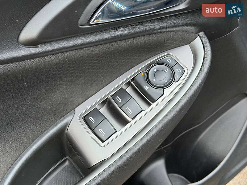 Седан Chevrolet Malibu 2017 в Кривом Роге