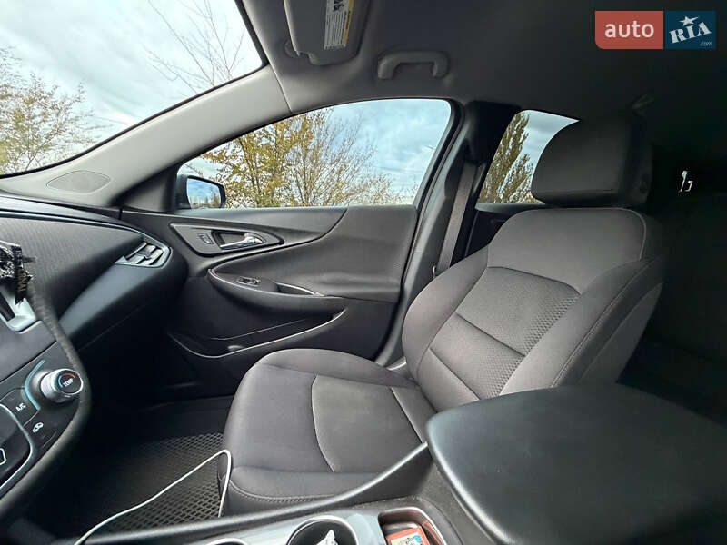 Седан Chevrolet Malibu 2017 в Кривом Роге