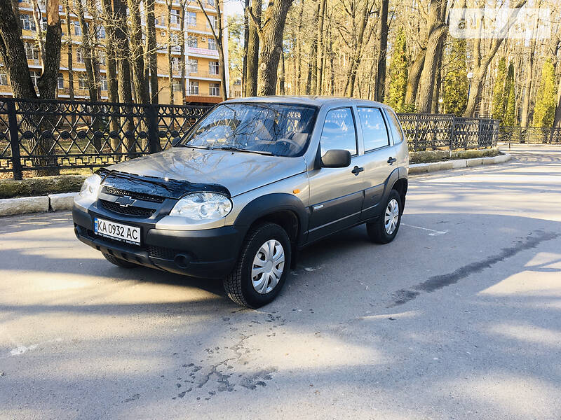 Позашляховик / Кросовер Chevrolet Niva 2011 в 