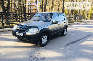 Позашляховик / Кросовер Chevrolet Niva 2011 в 