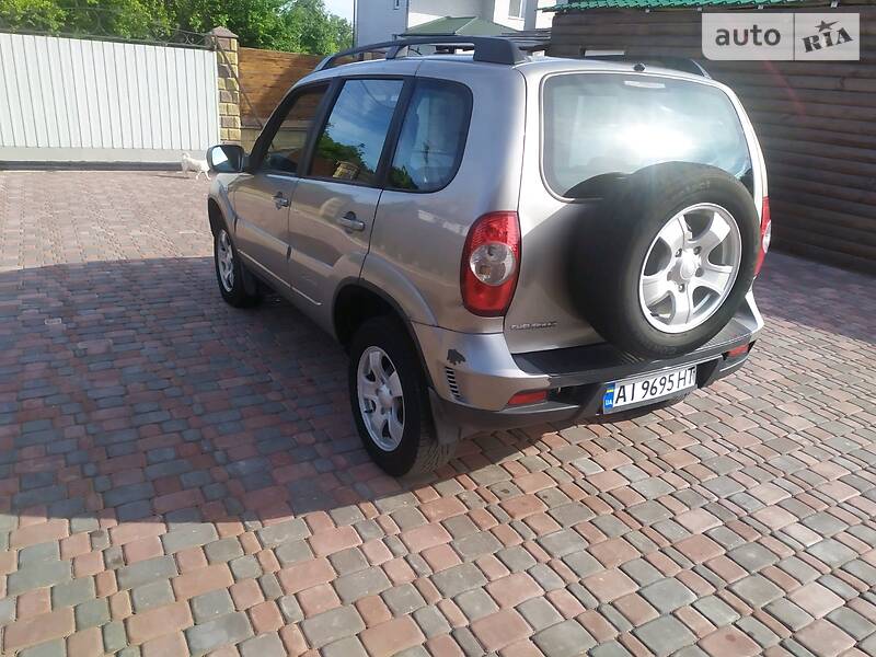 Внедорожник / Кроссовер Chevrolet Niva 2011 в Коростене