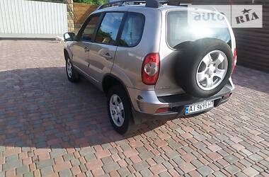 Позашляховик / Кросовер Chevrolet Niva 2011 в 