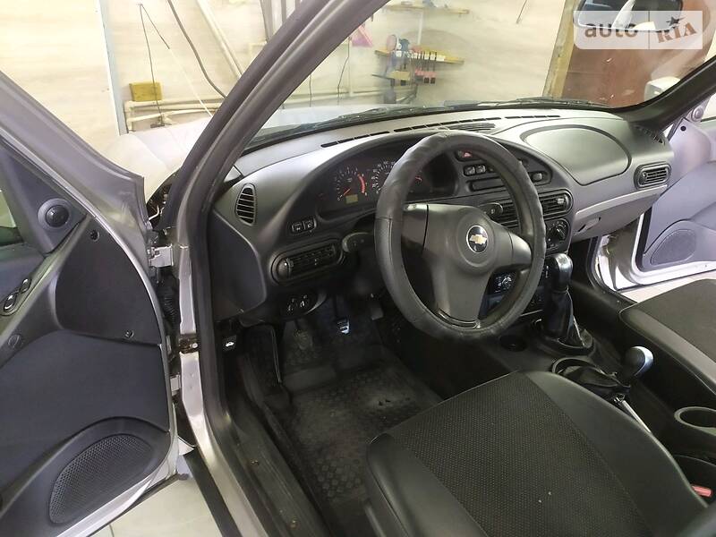 Внедорожник / Кроссовер Chevrolet Niva 2011 в Коростене