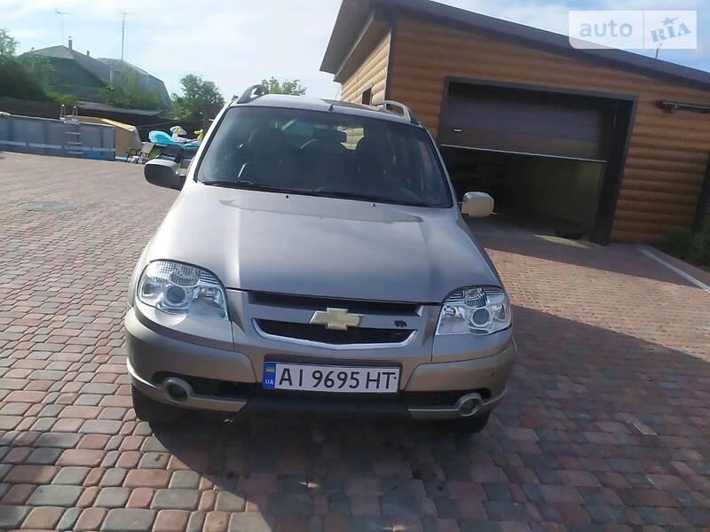 Внедорожник / Кроссовер Chevrolet Niva 2011 в Коростене