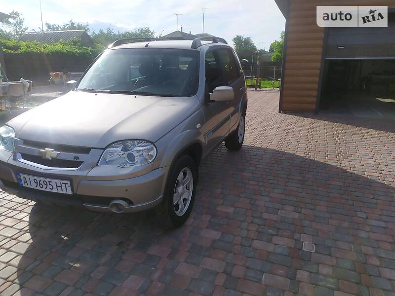 Позашляховик / Кросовер Chevrolet Niva 2011 в 