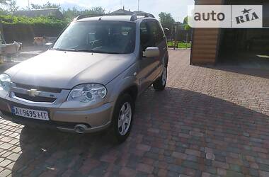 Позашляховик / Кросовер Chevrolet Niva 2011 в 