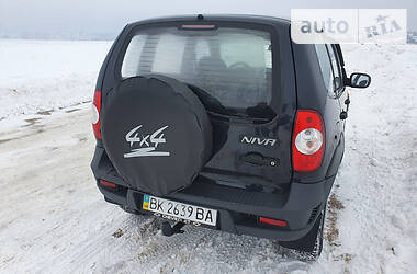 Внедорожник / Кроссовер Chevrolet Niva 2011 в Тернополе