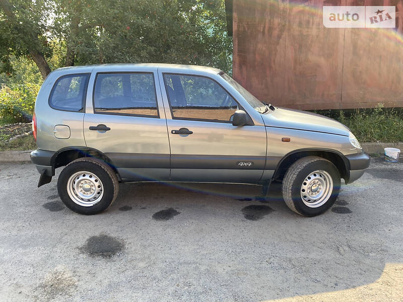 Chevrolet Niva NOVA
