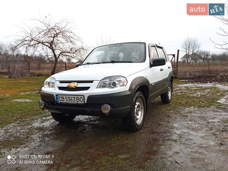 Позашляховик / Кросовер Chevrolet Niva 2015 в Срібному