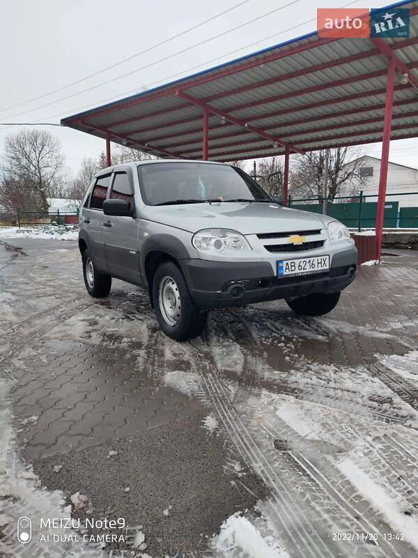 Позашляховик / Кросовер Chevrolet Niva 2015 в Тростянці