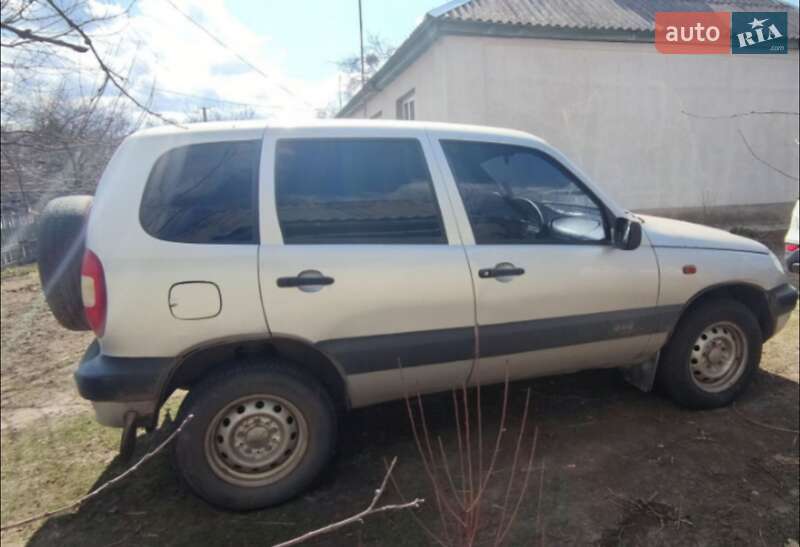 Позашляховик / Кросовер Chevrolet Niva 2005 в Чигирину