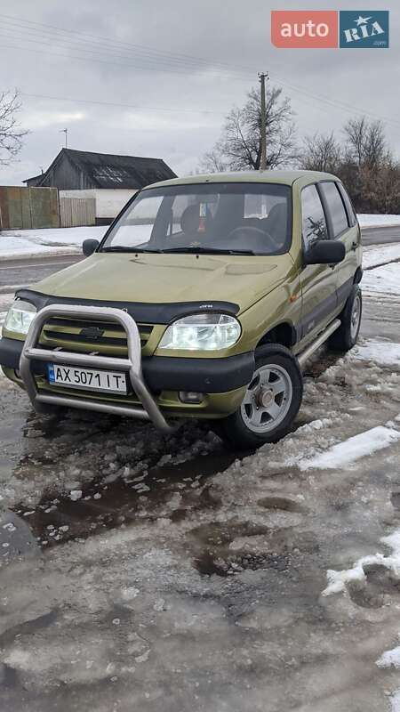 Chevrolet Niva 2004