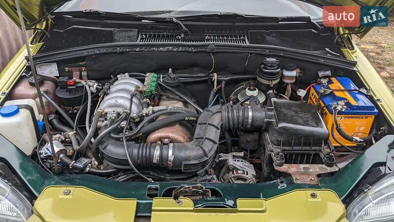 Внедорожник / Кроссовер Chevrolet Niva 2004 в Краснокутске