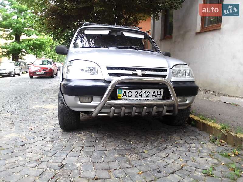 Позашляховик / Кросовер Chevrolet Niva 2004 в Ужгороді