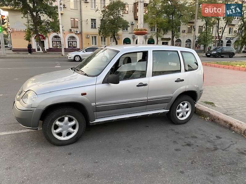 Chevrolet Niva 2004