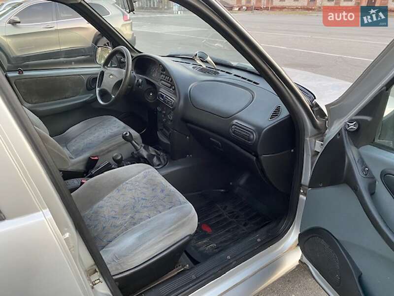 Внедорожник / Кроссовер Chevrolet Niva 2004 в Запорожье