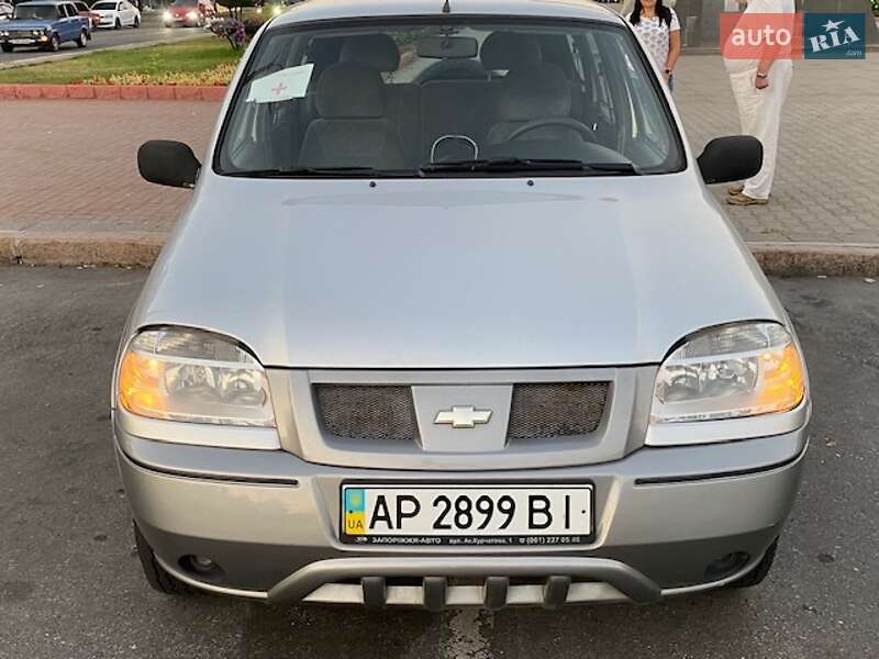 Внедорожник / Кроссовер Chevrolet Niva 2004 в Запорожье