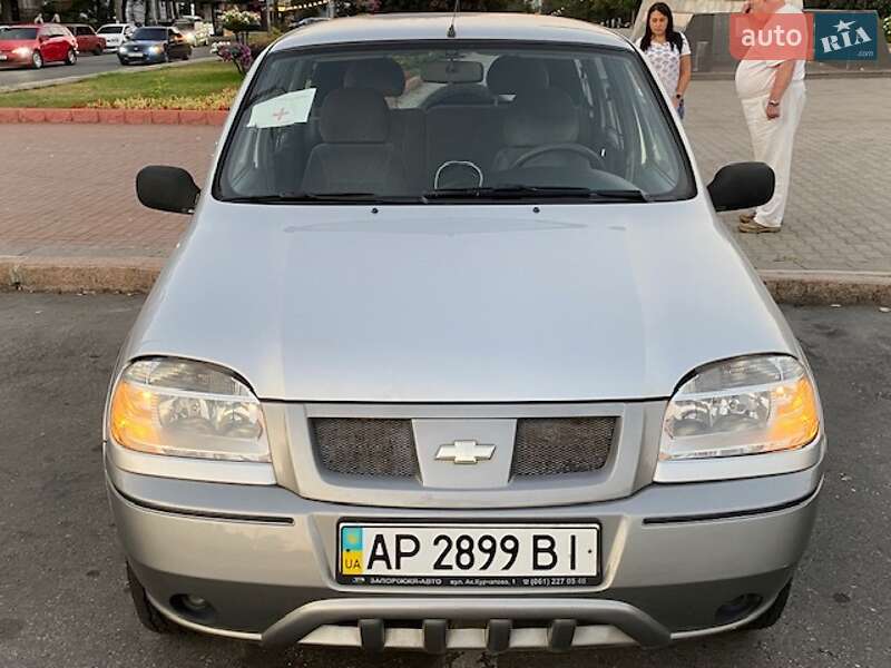 Внедорожник / Кроссовер Chevrolet Niva 2004 в Запорожье