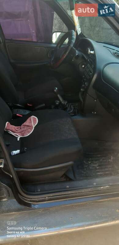 Позашляховик / Кросовер Chevrolet Niva 2006 в Заставній