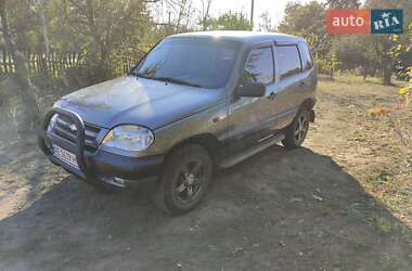 Внедорожник / Кроссовер Chevrolet Niva 2004 в 
