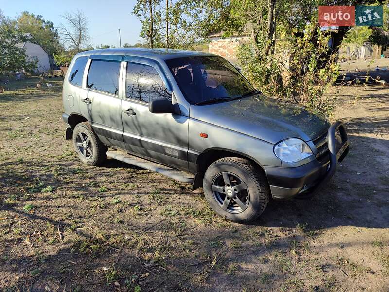 Внедорожник / Кроссовер Chevrolet Niva 2004 в Запорожье